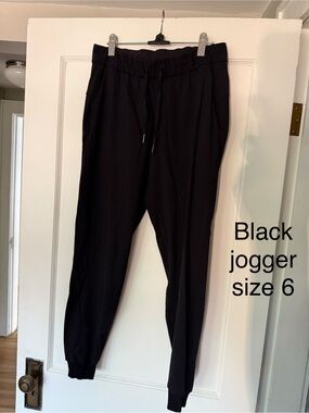 Lululemon jogger Size 6